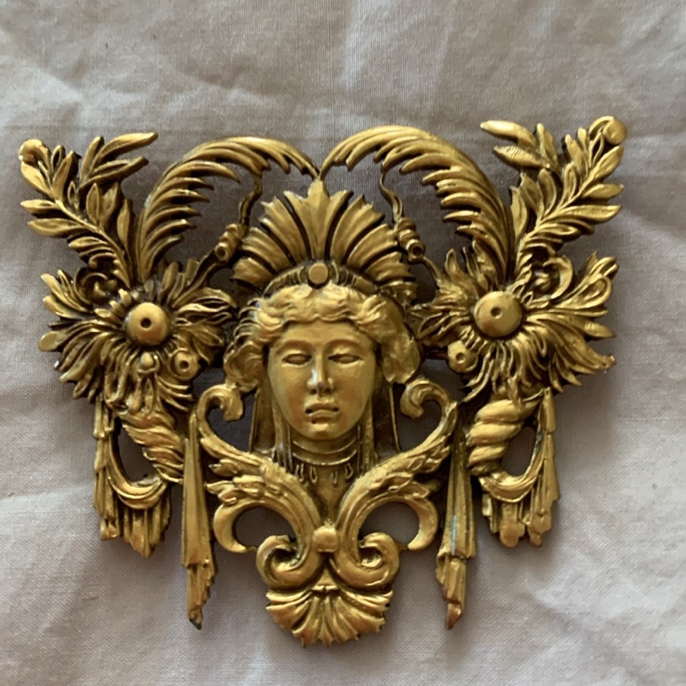 Vintage Gold Decorative Art Nouveau Brooch